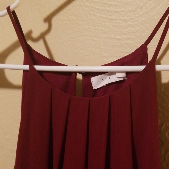 Burgundy semiformal dress - Picture 3 of 3